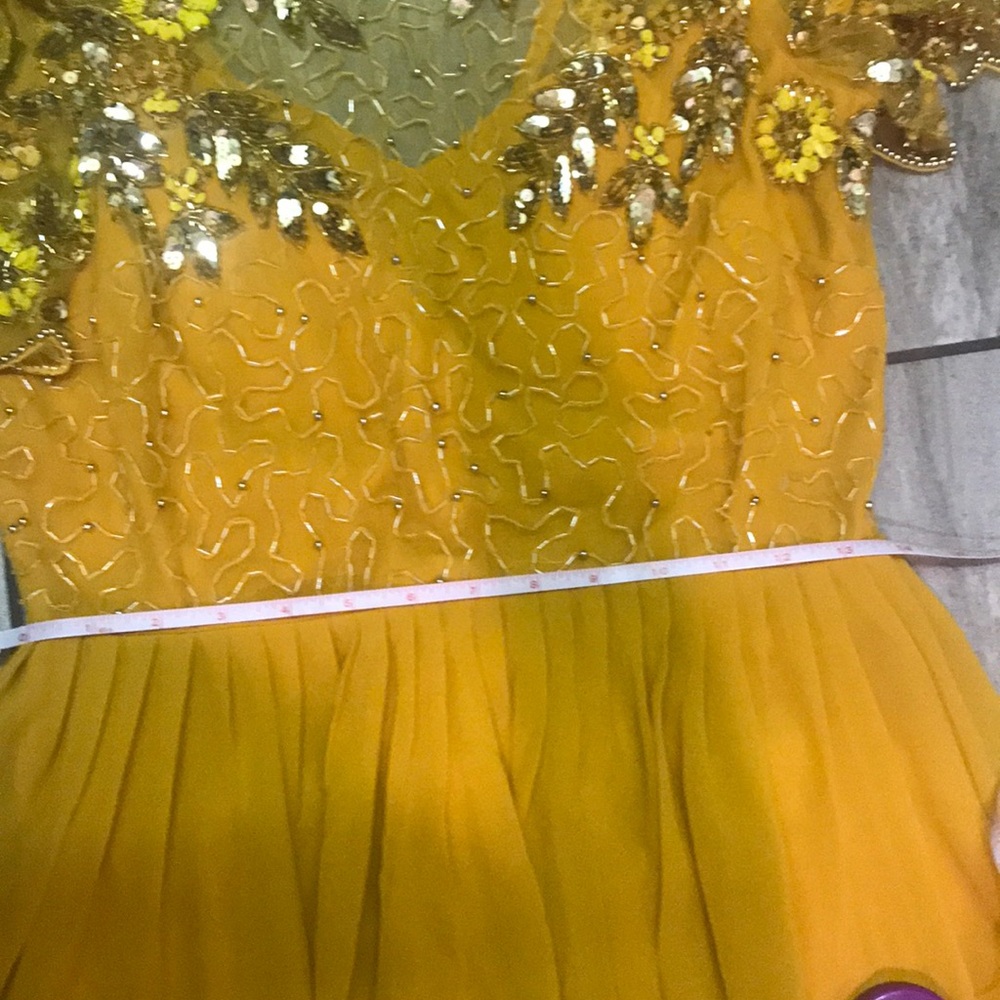 Long embellished beaded gown (yellow gold) - Picture 11 of 13
